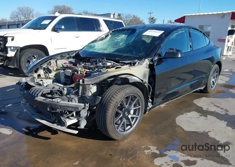 2021 Tesla Model 3 Long Range Dual Motor All-Wheel Drive z USA, uszkodzony, nr VIN 5YJ3E1EB2MF061033